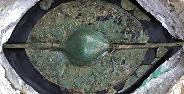 Escudo guerrero encontrado descubrimiento histórico del milenio